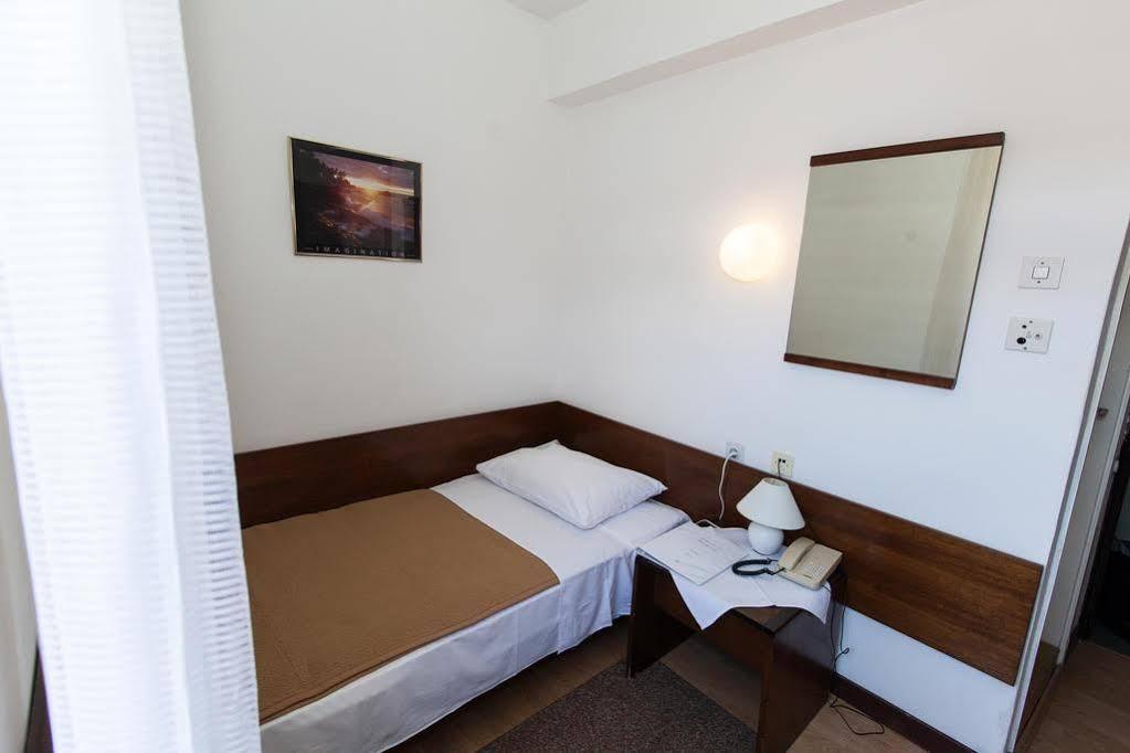 Hotel Zagreb Цриквеница Экстерьер фото