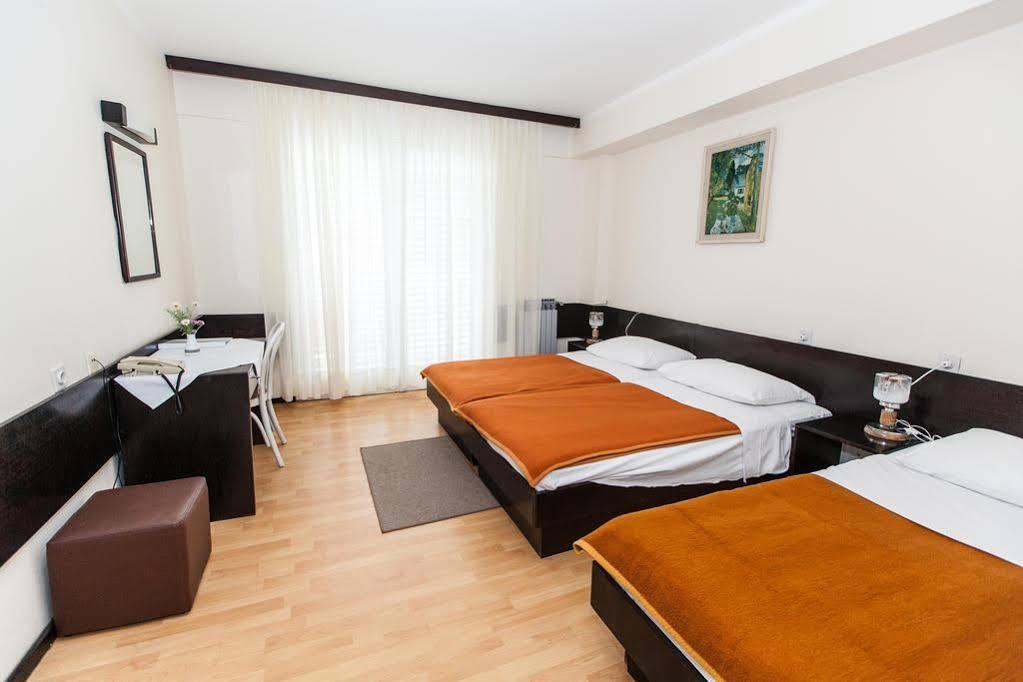 Hotel Zagreb Цриквеница Экстерьер фото