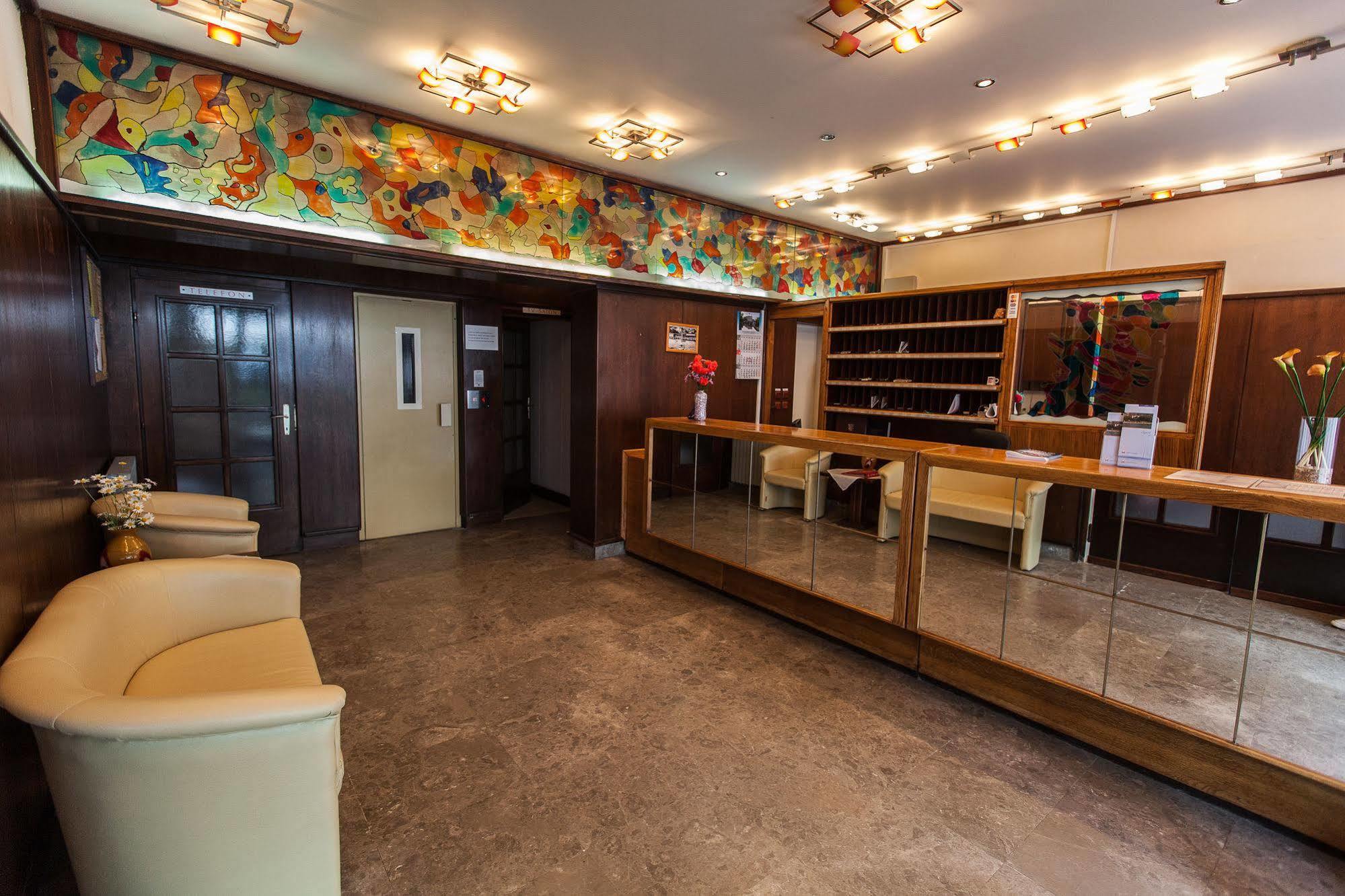 Hotel Zagreb Цриквеница Экстерьер фото